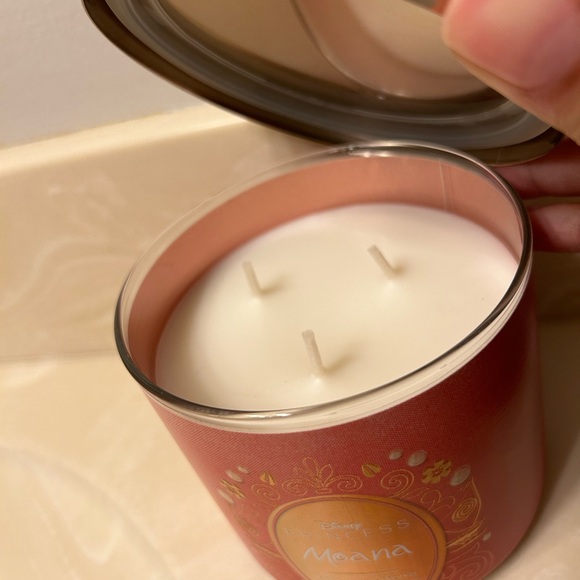 New Bath & Body Works Disney Princess MOANA Candle 3-Wick Limited Edition - Picture 2 of 3